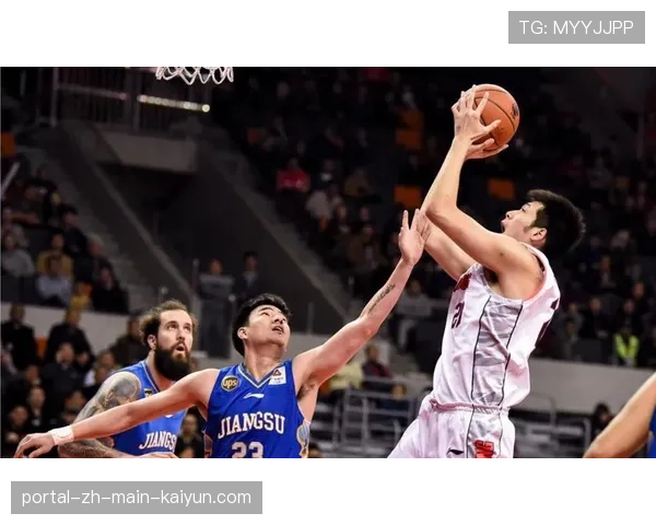 山东前场篮板率36.2%联盟第一 但防守端限制对手三分命中率仅35.8%联盟第五高